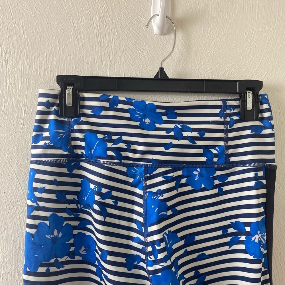 Kate Spade Floral Crop Leggings. Blue White stripes Sz M - Picture 9 of 16